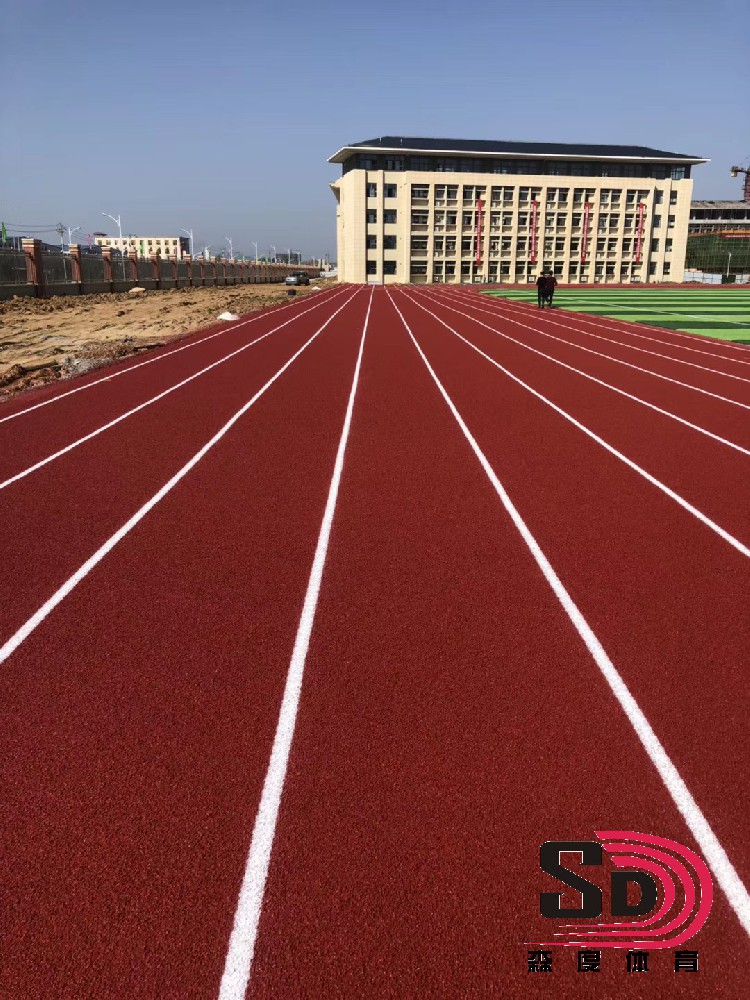 透氣型塑膠跑道和混合型塑膠跑道有什么區(qū)別？